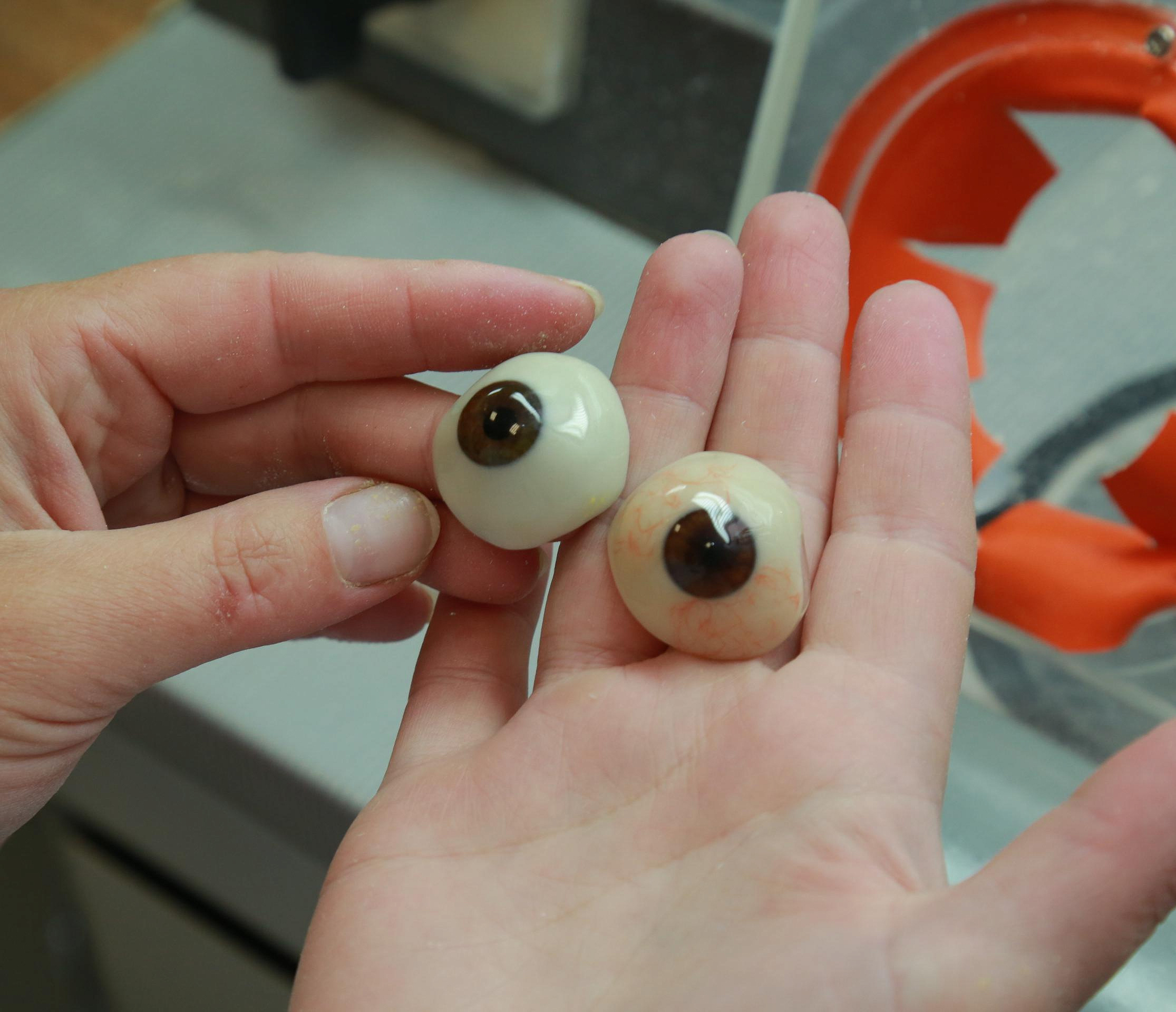 Повторить неповторимое: в Новосибирске делают уникальные глазные протезы