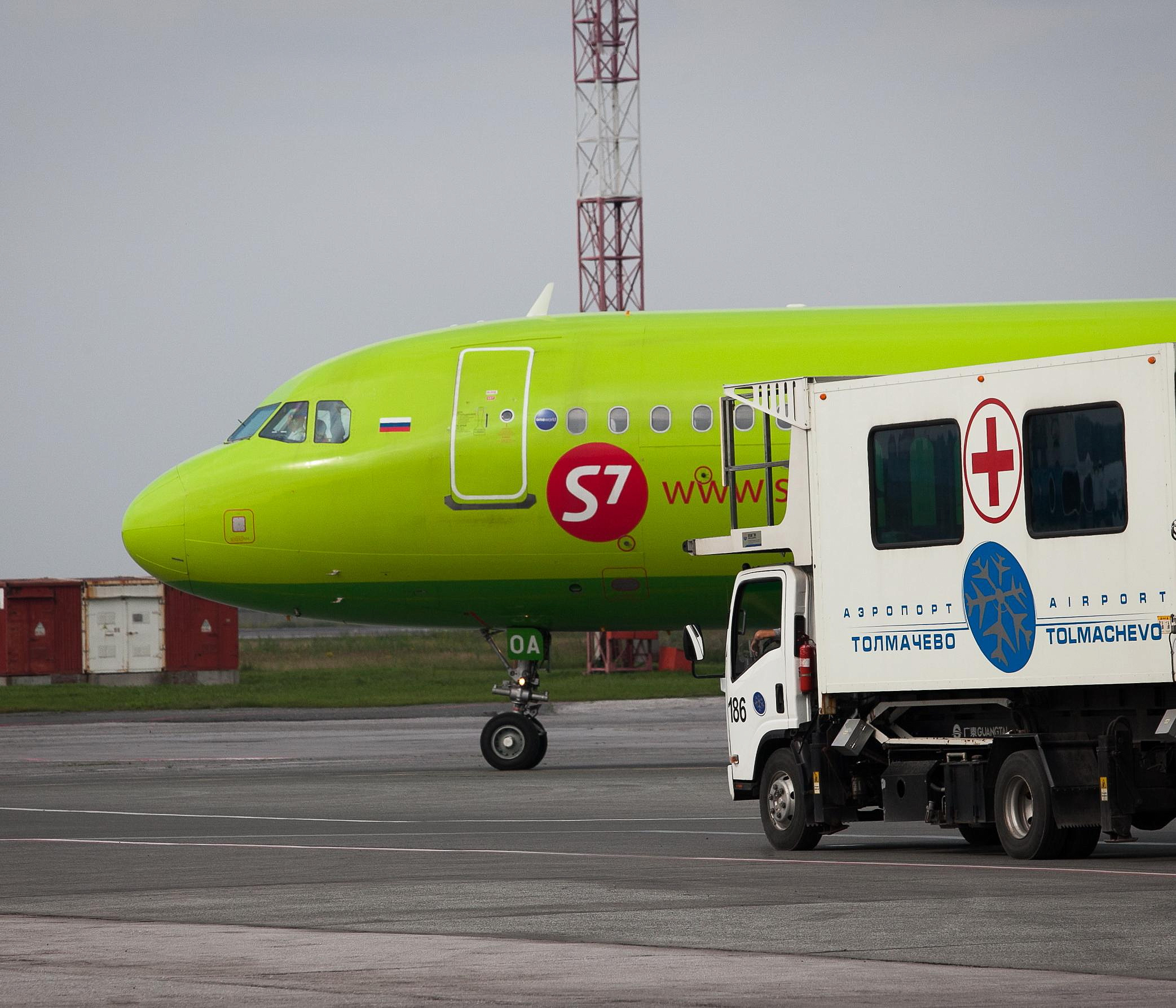 Самолёт S7 в Толмачёво прервал рейс во время разгона
