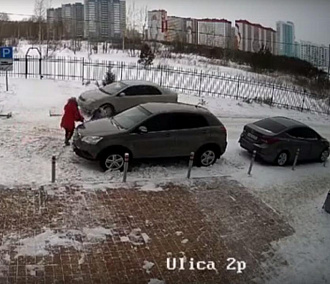 Наезд на женщину с коляской в Новосибирске проверяет СК