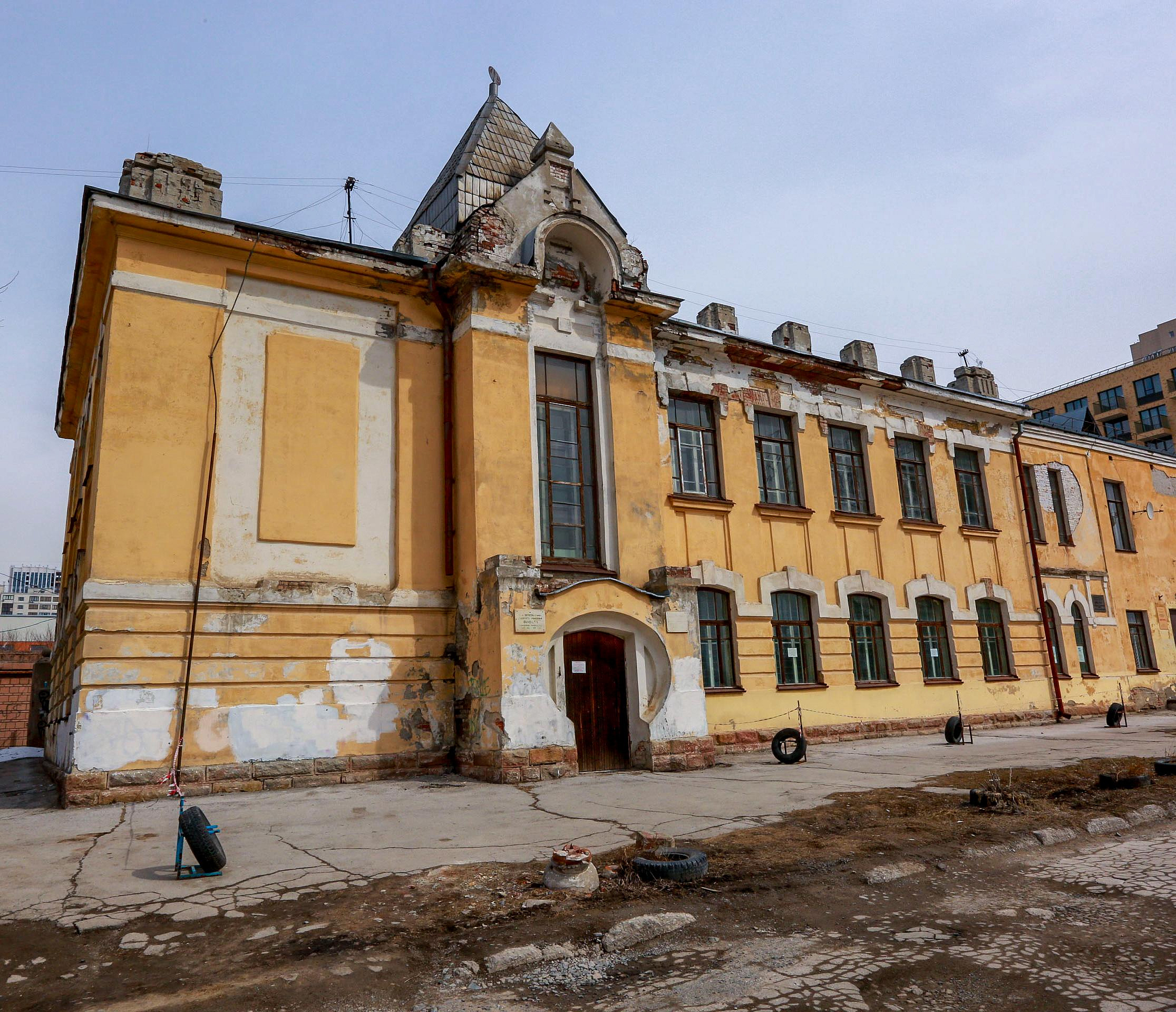 В Новосибирске капитально отремонтируют 112-летнюю школу на Якушева