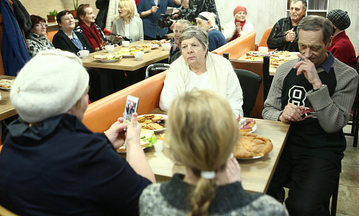 Кафе с бесплатными обедами для пенсионеров переезжает в Новосибирске