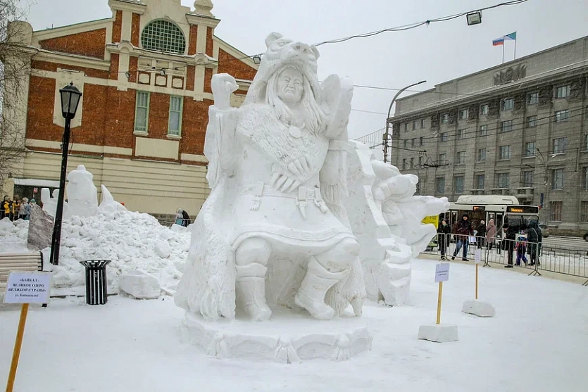 Сибирские скульпторы воссоздали историю России изо льда и снега