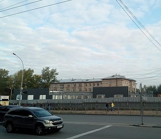 Вместо «Ленты» возле больницы № 34 на Титова строят административное здание