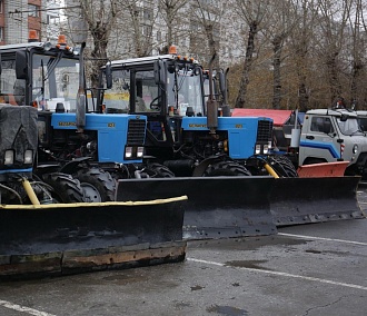 500 машин выйдут на борьбу со снегом зимой в Новосибирске 
