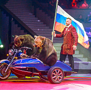 Синтез иллюзии, клоунады и дрессуры: цирк Филатовых приехал в Новосибирск