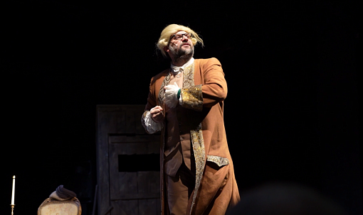 В двухсотлетний мрак мифа о Моцарте погрузили зрителей «Старого дома»