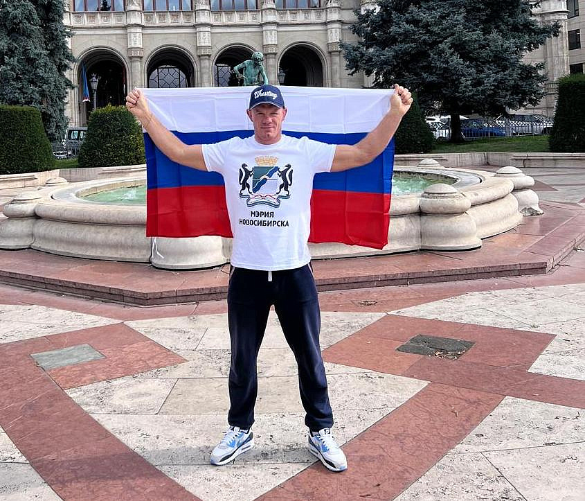 Новосибирец поехал в Венгрию на чемпионат мира по борьбе среди ветеранов