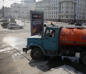 70 километров тротуаров вымыли в Новосибирске за сутки