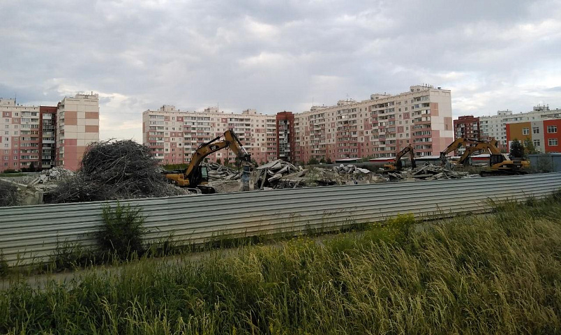 Недостроенную концессионную школу полностью разрушили на Спортивной