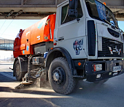 Две сотни машин вывели на уборку Новосибирска в праздничный день