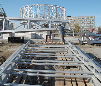 20-тонную стелу на площади Калинина смонтируют с помощью кранов