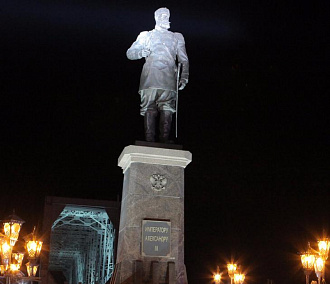 «Однажды в Новосибирске»: как на берегу Оби бронзовый император воцарился