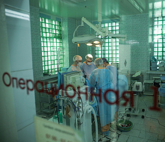 Новосибирские хирурги удалили сразу две опухоли в груди пенсионерки