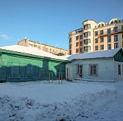 Деревянный дом директора у школы №3 на Октябрьской снесут под новый корпус