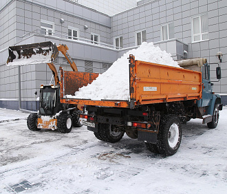 Где будут убирать снег 24 марта в Новосибирске — список улиц