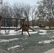 Деревянный игровой городок появился в сквере Сибиряков-Гвардейцев