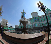 На пригородном вокзале Новосибирск-Главный запустили фонтан