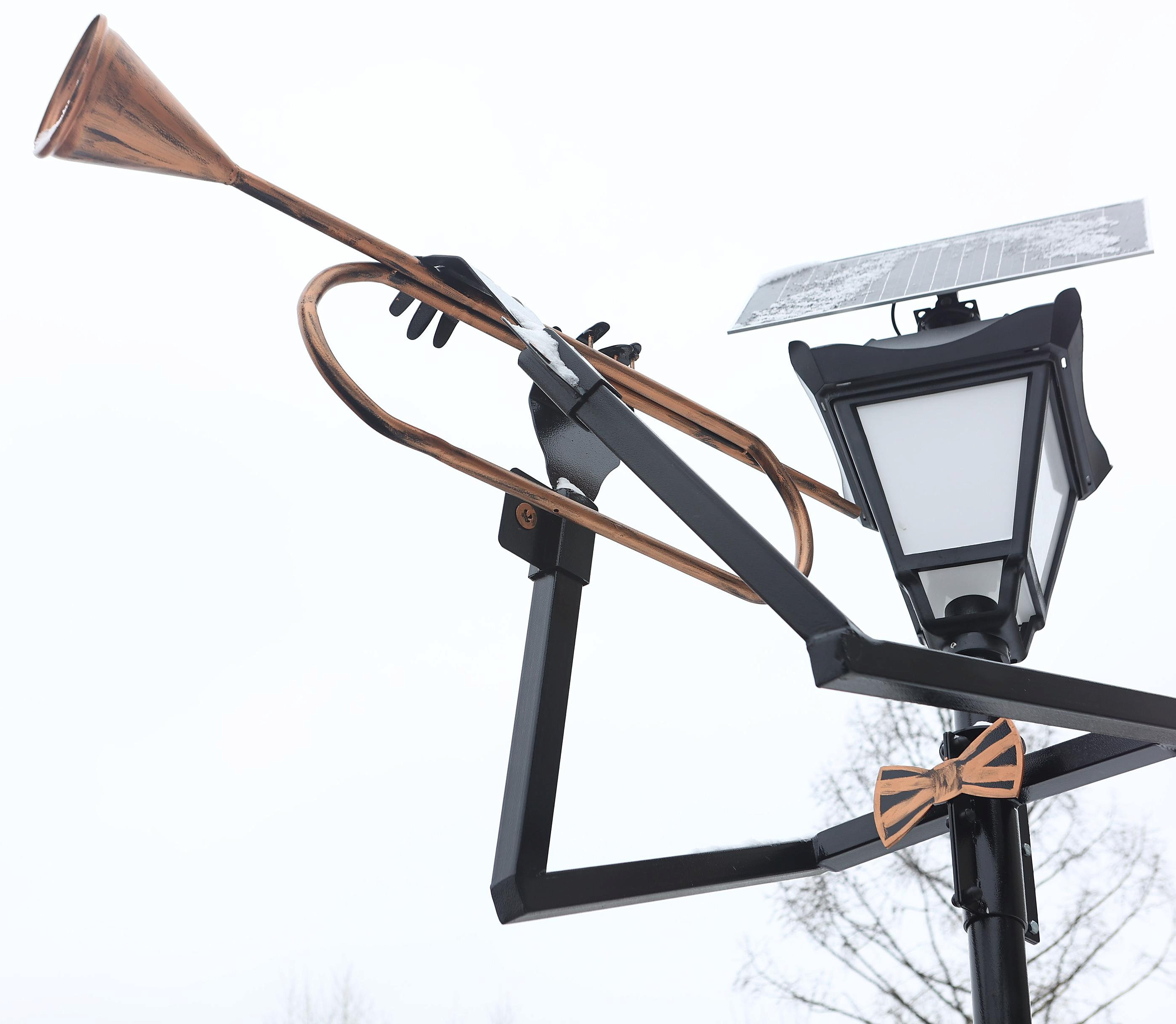 Мэр Кудрявцев открыл сквер с фонарями-музыкантами в Новосибирске