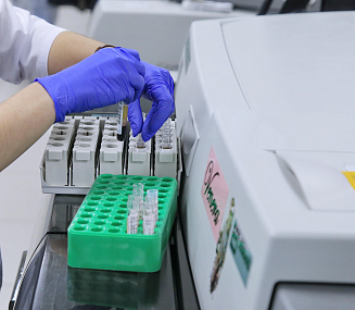 Что можно узнать о человеке по капле крови — ответ врача из Новосибирска