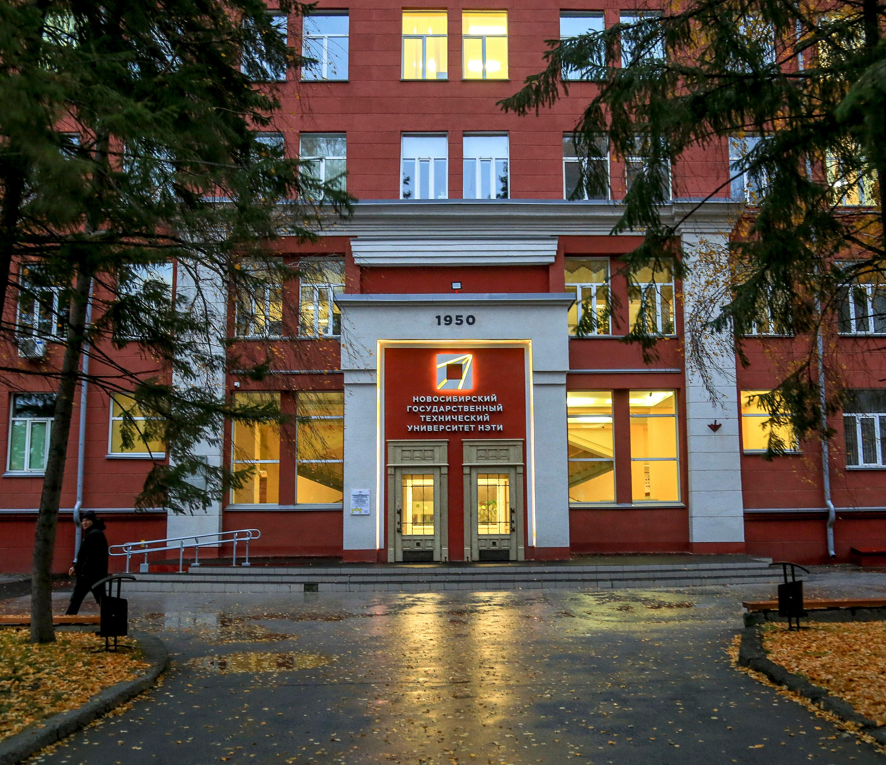 Видеонавигатор с нейросетью для незрячих разработали в НГТУ