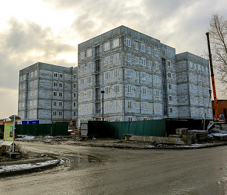 Строительство поликлиник в Новосибирске возьмут под жёсткий контроль