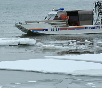 Спасатели начали взрывать лёд на малых реках Новосибирской области