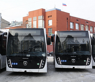 Ключи от 20 новых автобусов передали ПАТП-4 в Новосибирске