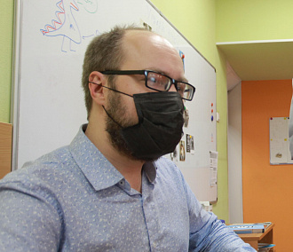 Вирусолог Сергей Нетёсов: очки помогают защититься от COVID-19
