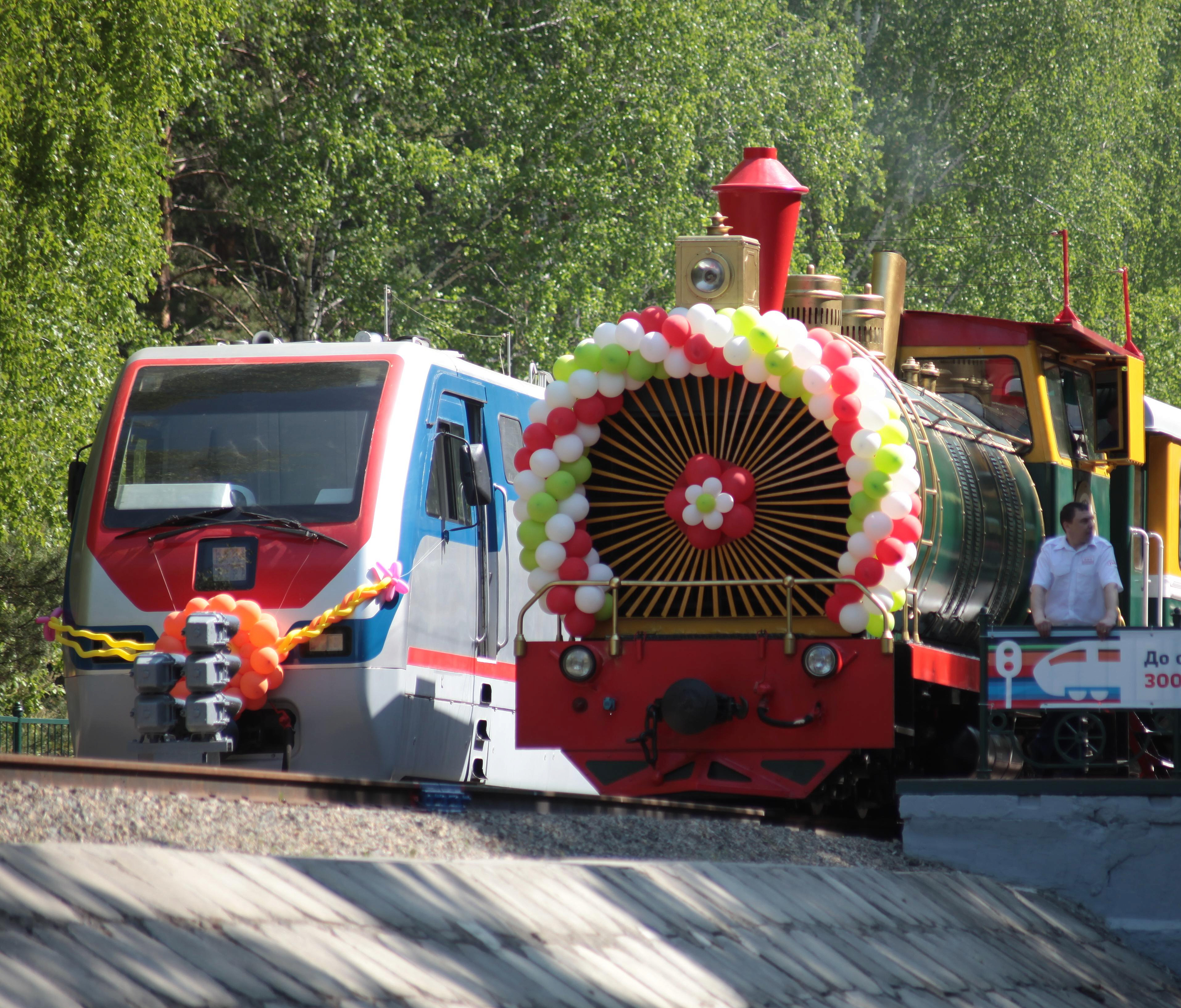 Поездом до зоопарка: детскую железную дорогу запустили в Новосибирске