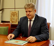 Полпред Анатолий Серышев встретился с атаманом сибирских казаков