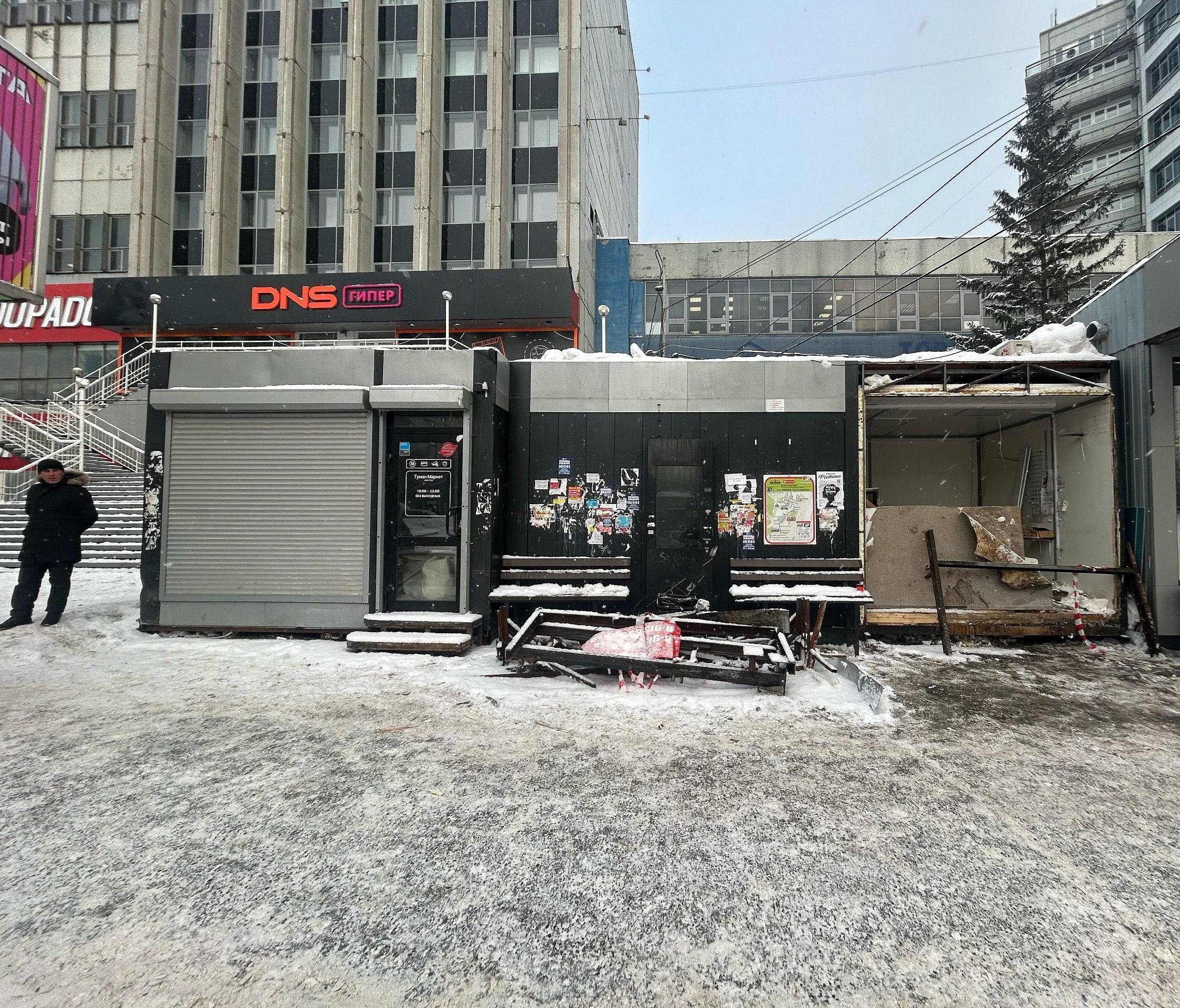 Девять киосков и два навеса снесли на площади Калинина