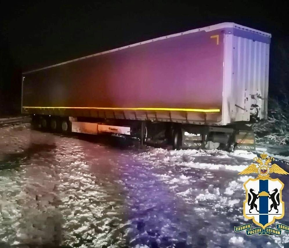 Шесть человек погибли в выехавшей на встречку «девятке» под Новосибирском