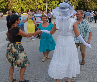 Новосибирцам рассказали, в каких парках можно потанцевать