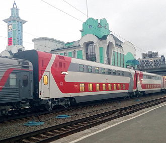 Двухэтажный поезд «Байкальская сказка» впервые остановился в Новосибирске