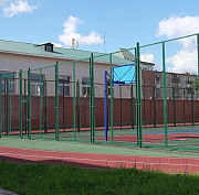 У школы на Вертковской после ремонта появилась спортивная площадка