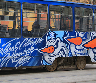 Трамвай со злым снеговиком ХК «Сибирь» вышел на маршрут