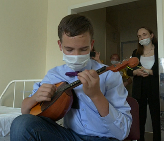 Неожиданный концерт устроили дети для сверстников в НИИТО