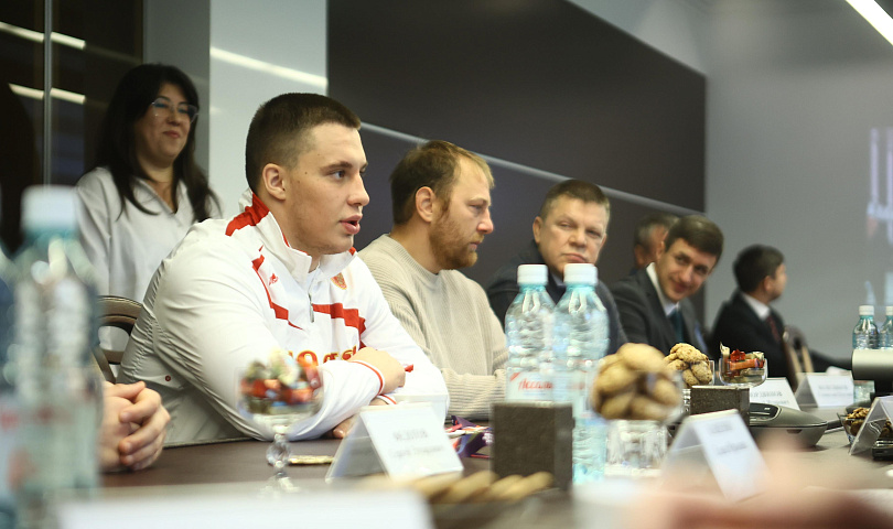 Мэр Кудрявцев встретился с призёрами мирового первенства по самбо