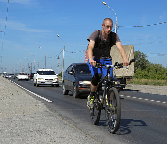 Активисты пересаживают новосибирцев с автомобилей на велосипеды