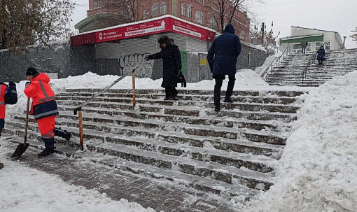 ДЭУ приступили к расчистке второстепенных дорог Новосибирска