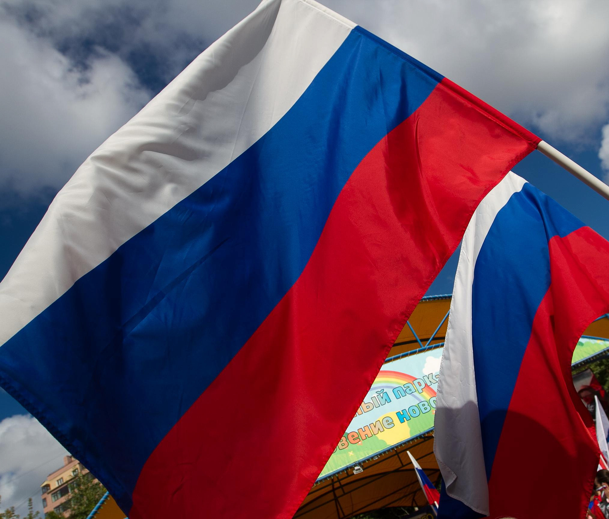 VK поздравит Новосибирск с Днём флага фирменным кубом на площади Ленина