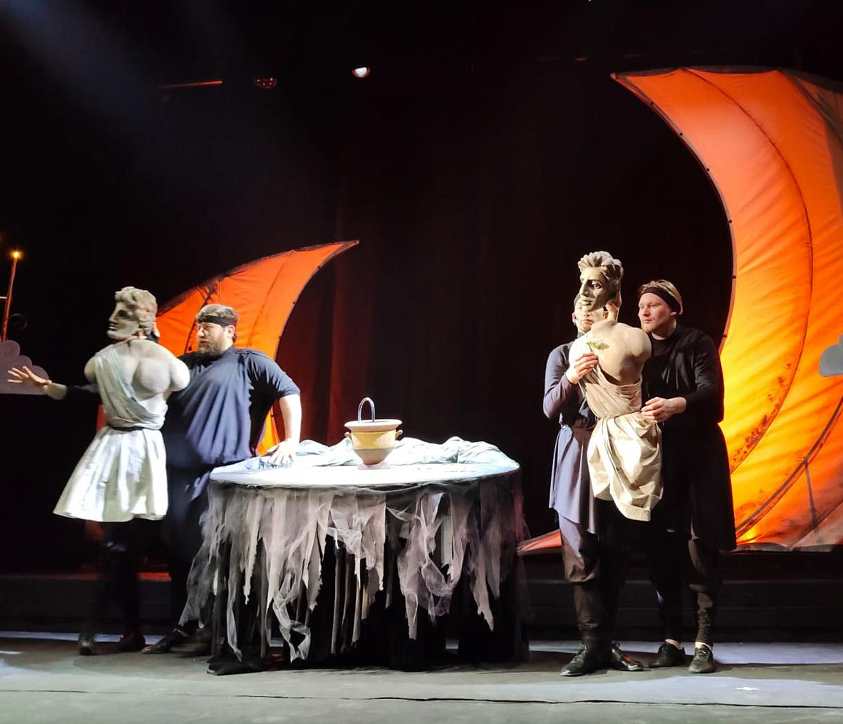 Театр кукол оживил статуи богов Олимпа в спектакле «Прометей»