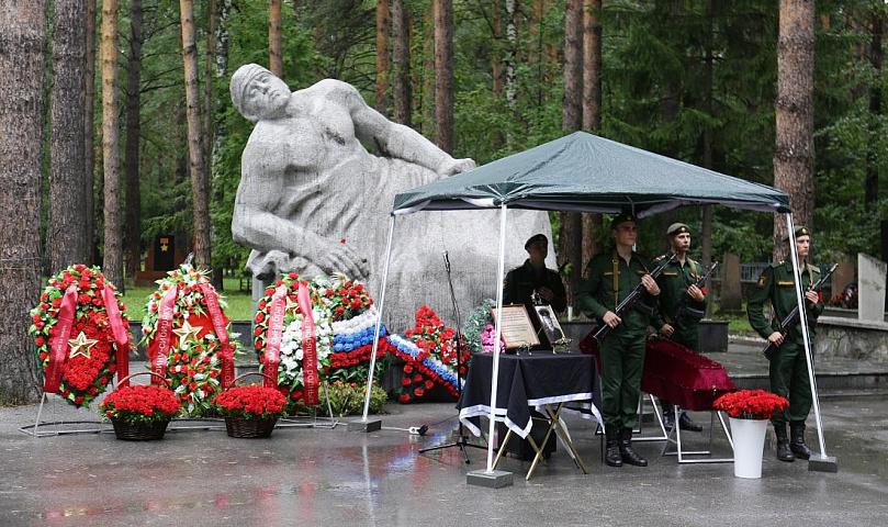 Бойца Красной армии похоронили на Заельцовском кладбище