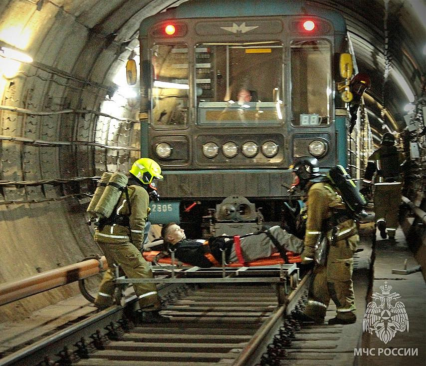 Эвакуацию людей из тоннеля отработали на учениях в метро «Заельцовская»