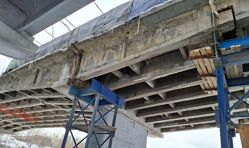 Крылья железобетонного моста-птицы укрепили на Бердском шоссе