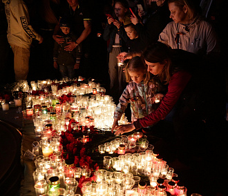 Тысячи свечей зажгли новосибирцы в память о погибших на войне