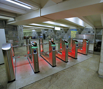 Новые светящиеся турникеты заработали на станции метро «Речной вокзал»