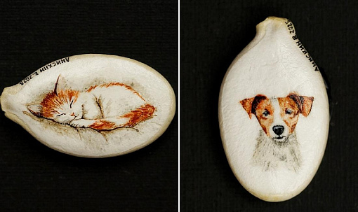 Новосибирец сделал рисунки акварелью на тыквенных семечках: фото