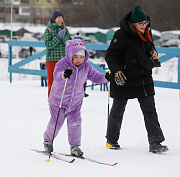 Лыжные трассы с прокатом открыли в парках «Арена» и «У моря Обского»