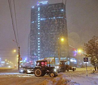 Вывезти снег до похолодания поручили дорожным службам Новосибирска